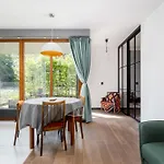 Jesionowa Homely With Garden By Bookinghost *