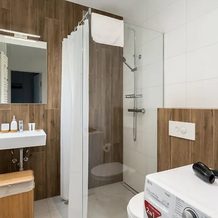 Jesionowa Homely With Garden By Bookinghost *