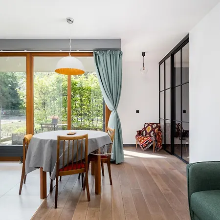 Jesionowa Homely With Garden By Bookinghost *