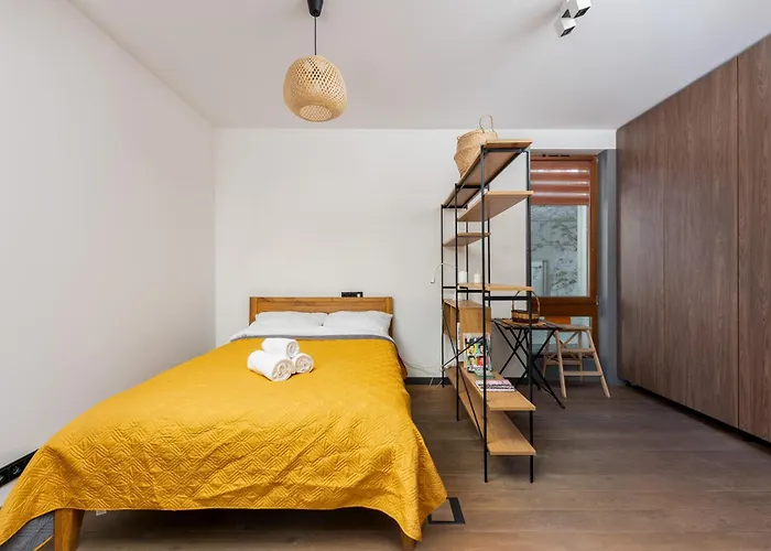 Jesionowa Homely With Garden By Bookinghost Apartmán