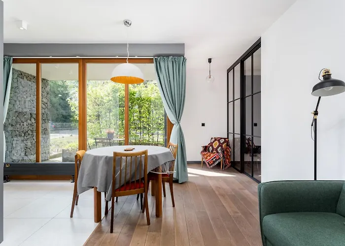 Jesionowa Homely With Garden By Bookinghost *